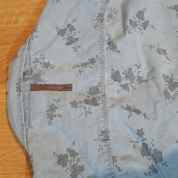 Calvin Klein Jeans mens short sleeve button down leaf print shirt blue XL EUC - Picture 9 of 9